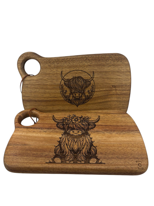 Engraved Acacia Wood Cutting Board – Highland Cow Design